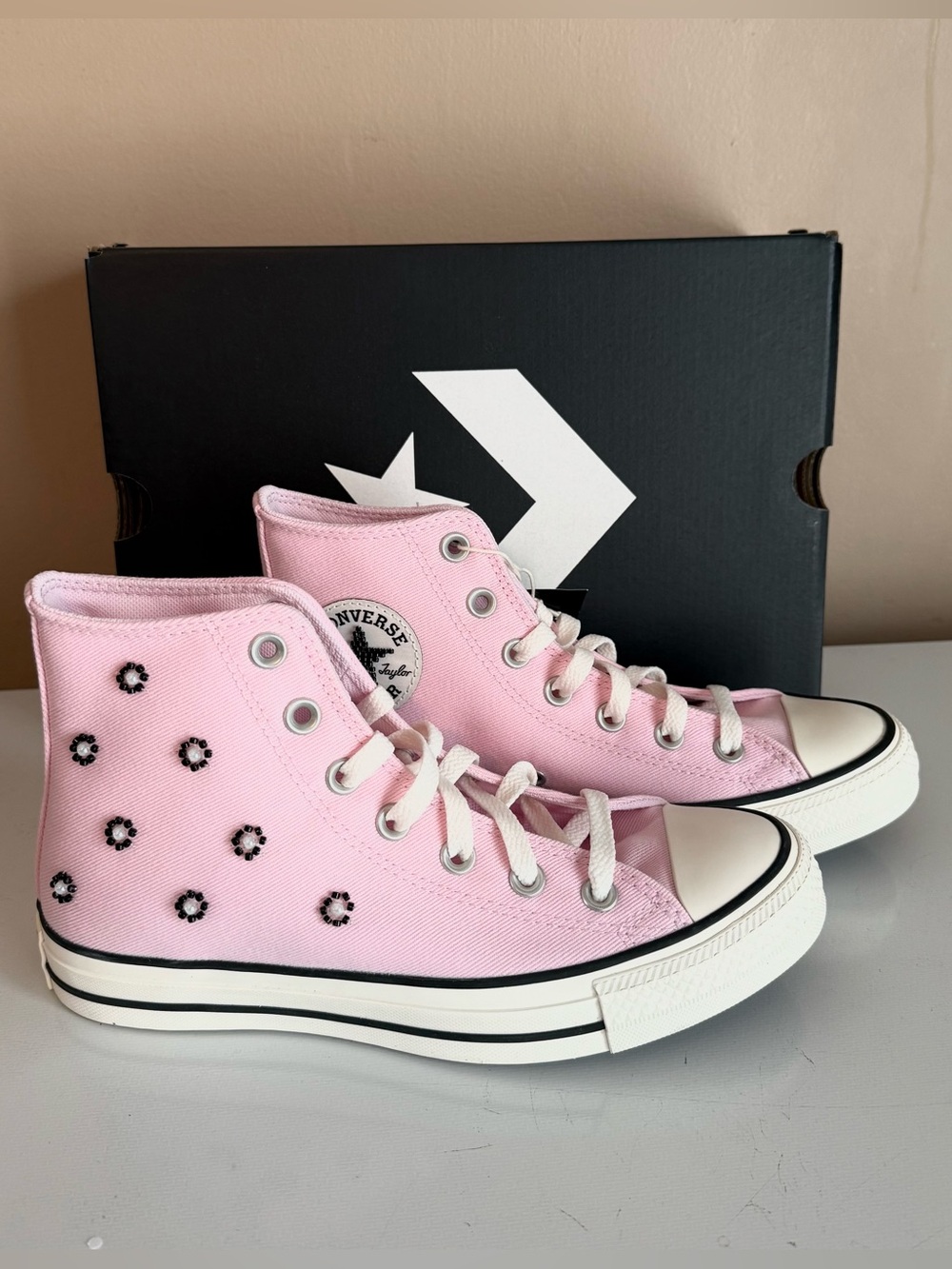 CONVERSE CHUCK TAYLOR ALL STAR WOMEN'S 7.5 MEN’S 5.5 BEADED HIGH TOPS NEW W/BOX